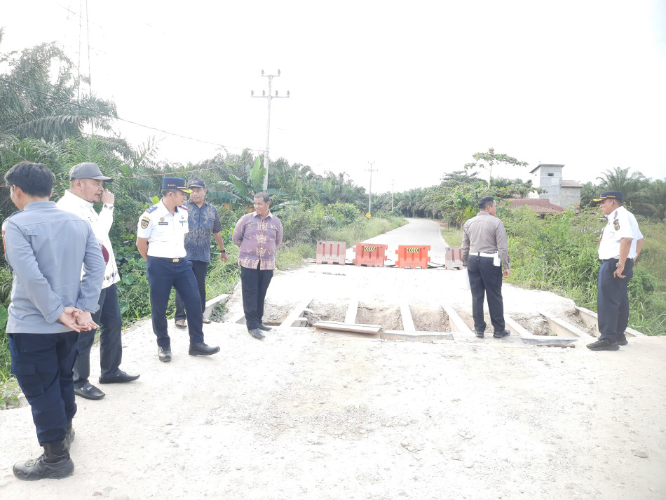 Resmi Ditutup Total, Jembatan Sungai Lintang Sentajo Raya Tak Bisa Dilalui, Dishub dan Satlantas Turun Langsung ke Lokasi