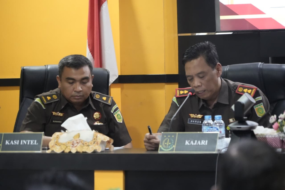 Dihadapan Puluhan Media, Kejari Kuansing Beberkan Keberhasilan di Tahun 2025