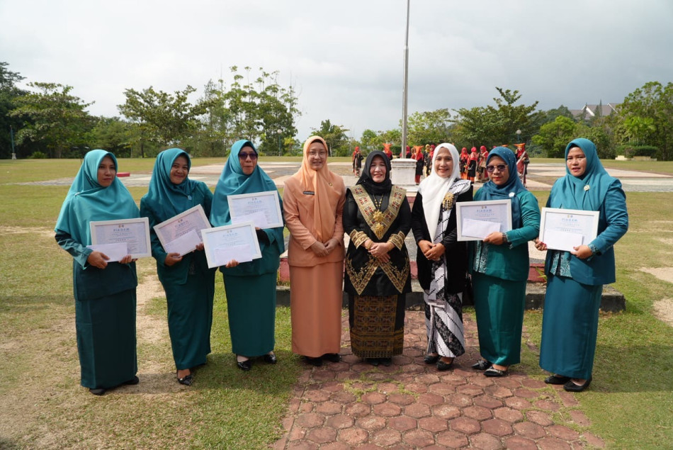 Pimpin Upacara Peringatan Hari Ibu ke-97, Hj. Yulia Suhardiman Tegaskan Peran Strategis Perempuan