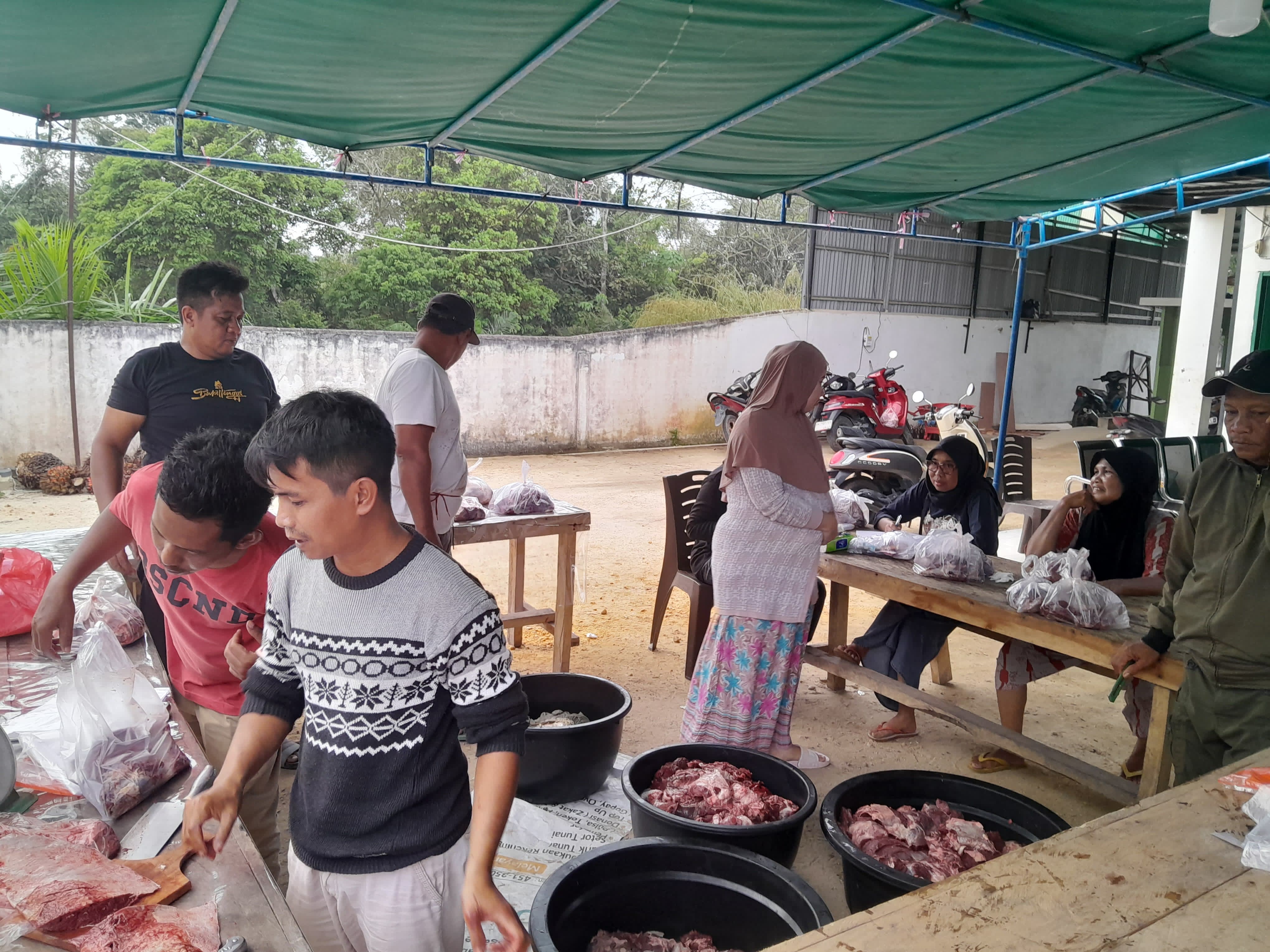 Habis Terjual, Daging Kerbau Segar Bazar Koppsa-M Banyak Diminati Warga