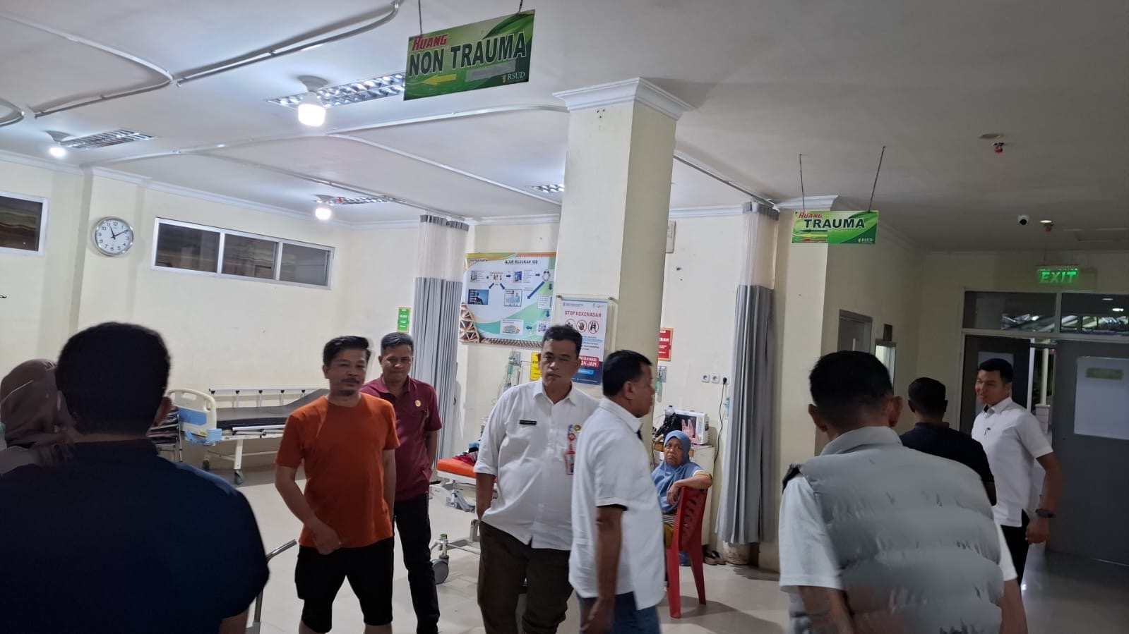 Tanpa Hura-hura, Bupati Suhardiman Sambangi Puskesmas dan RSUD di Malam Tahun Baru