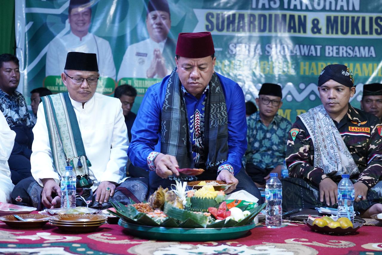 Warga Pasir Mas Minta Aspal Jalan  Bupati : Akan Di Bangun Bertahap